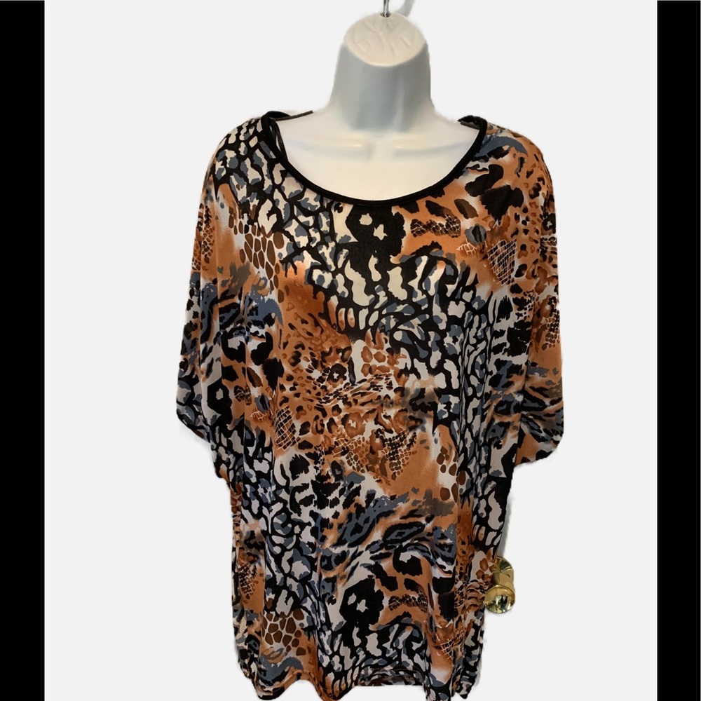 Sheer, lose fitting casual blouse by Michael F.  Size 1X
